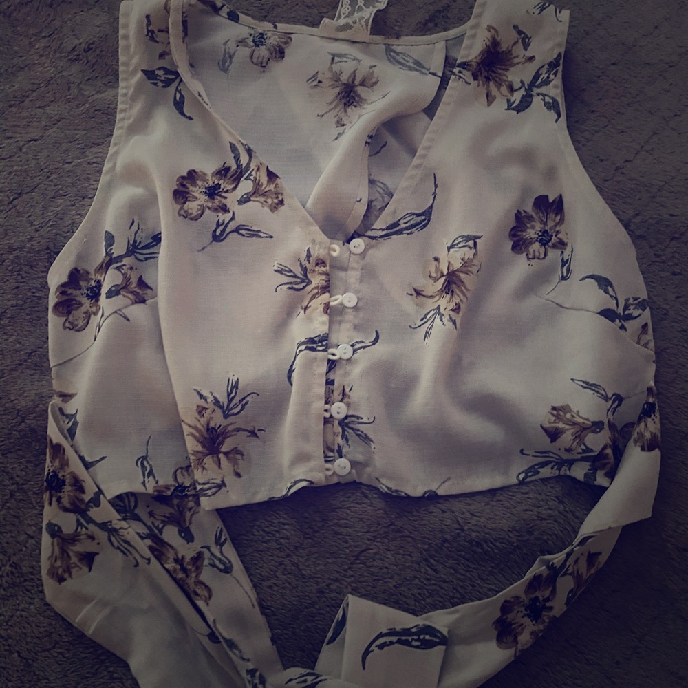 Cute crop top with vintage buttons